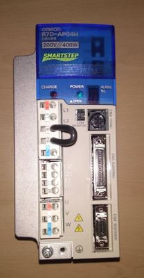 Водитель 5.5amp сервопривода AC Omron R7D-AP04H 1 выход 50/60hz участка 200-230vac