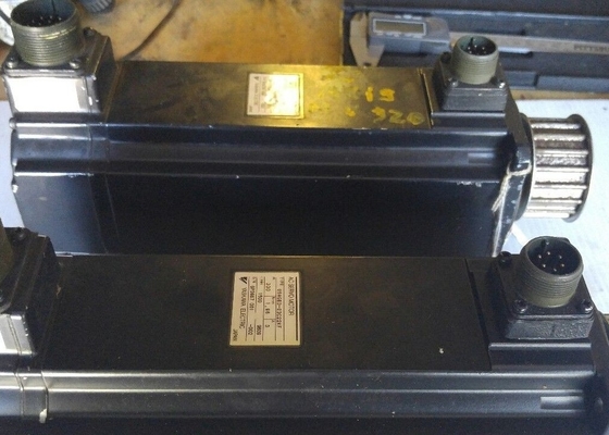 YASKAWA USAGED-03C22K AC сервомотор 300 Вт 8192 PPR дополнительный кодер