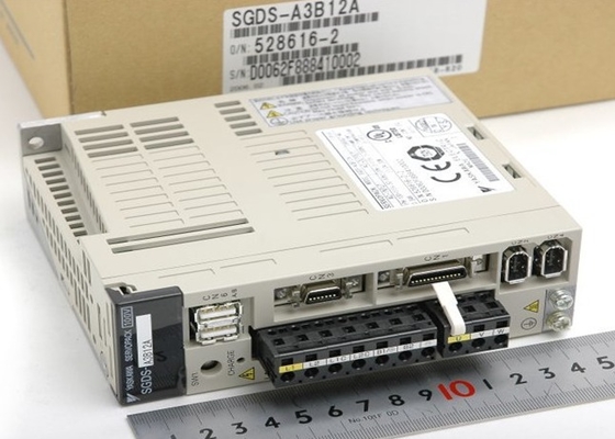 Yaskawa 0,03W сервоприводы SGDS-A3B12A совершенно новый оригинальный ящик