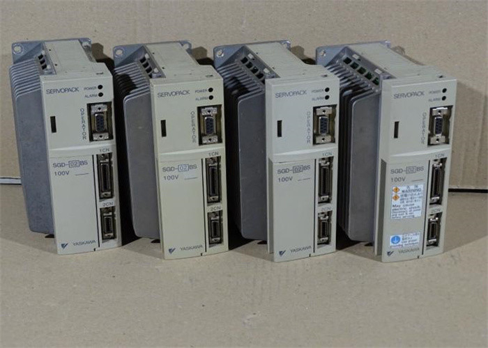 Новые сервоприводы Yaskawa SGD-02AH Рабочая мощность 200 Вт в оригинальной коробке Новый