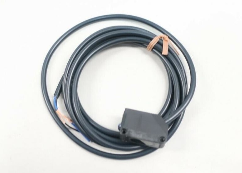 Датчик переключателя Omron E3Z-D62 02Z10M светоэлектрический 12 до 24 VDC 26,4 мамы VDC максимальных 100 максимальной