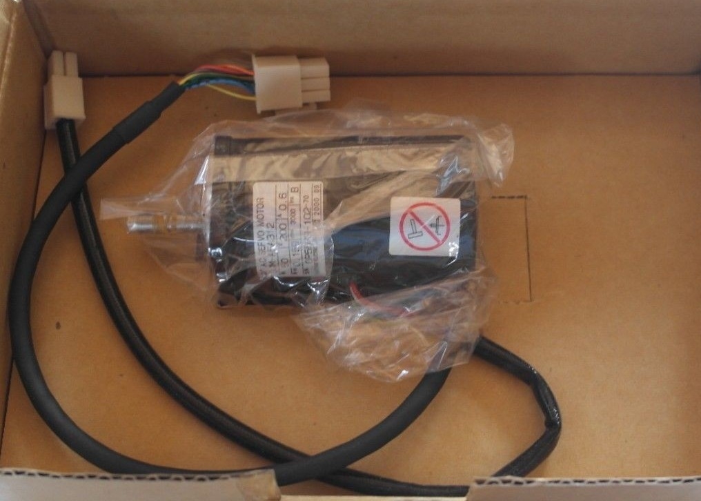 YASKAWA SGM-A5A31 2048 P/R Инкрементальный кодировщик AC сервомотор 200 В стандарт 50 Вт