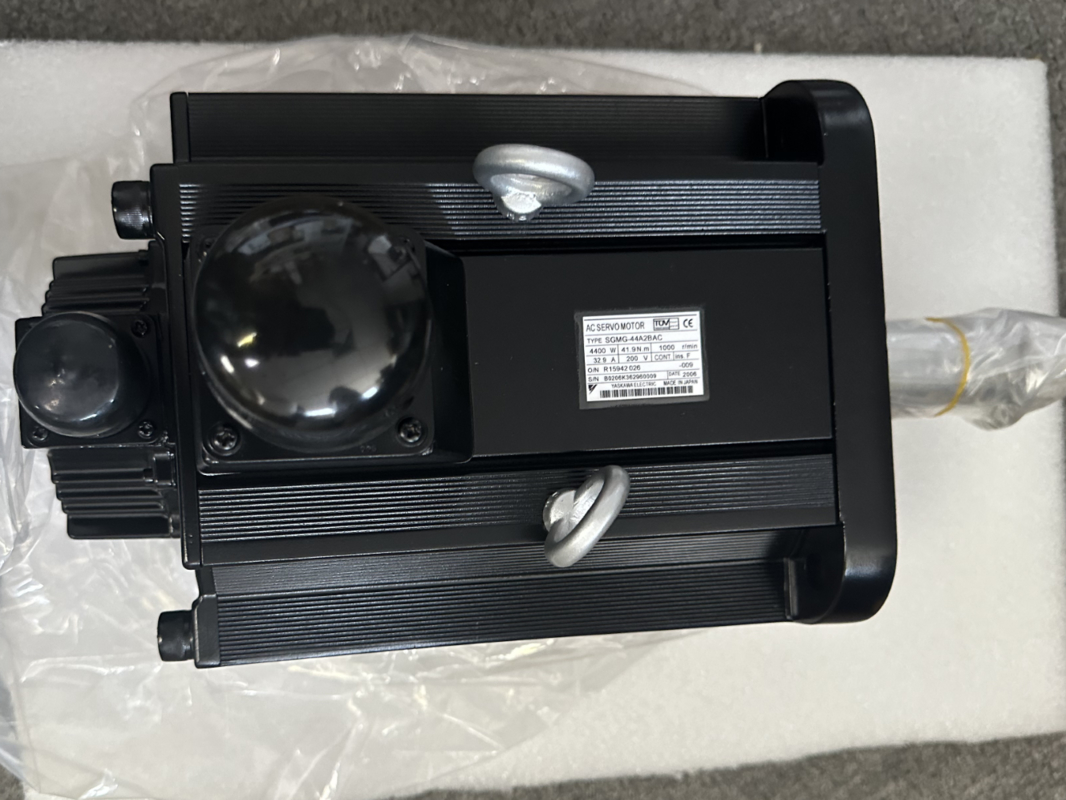 Серводвигатель Yaskawa SGMG-44A2BAC	4,4 кВт 1500/3000 об/мин 200 В Стандартная конфигурация