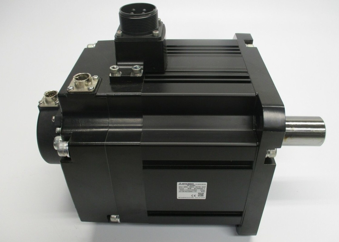 МОТОР СЕРВОПРИВОДА Мицубиси HF303BS-A48 12,7 AMP 3 KW 2000 RPM 184 v УЧАСТКА 3